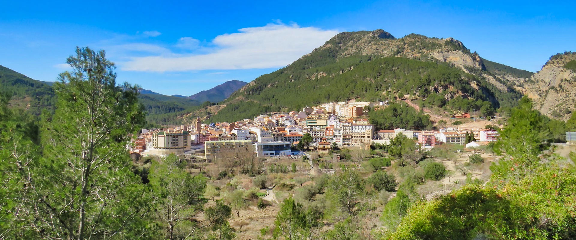 Découvrez Montanejos : Aventure et style avec Tralará