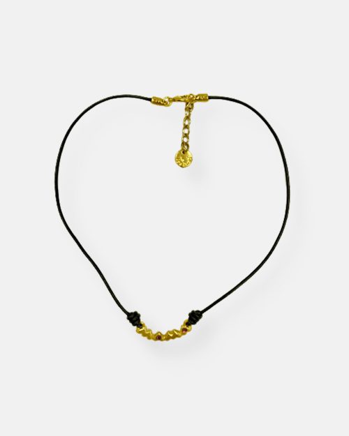 COLGANTE CUERO MAMA CORAZONES ORO